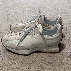 New Balance 327 Womens Shoes White size 10